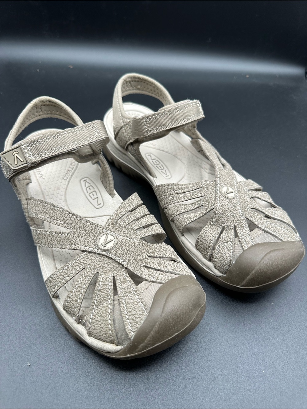 Keen Rose Taupe Closed Toe Hiking Sandals Sz 9.5- Like New Condition